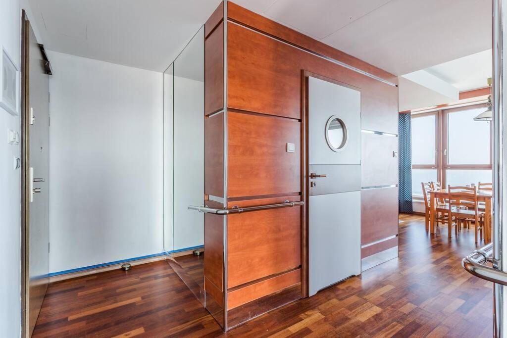 غدينيا Golden Apartments An Hryniewickiego 6A المظهر الخارجي الصورة