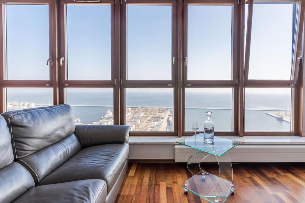 غدينيا Golden Apartments An Hryniewickiego 6A المظهر الخارجي الصورة